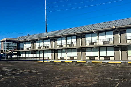 Super 8 by Wyndham Birmingham Downtown