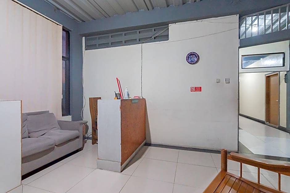 RedDoorz Syariah at Cigadung Raya Street