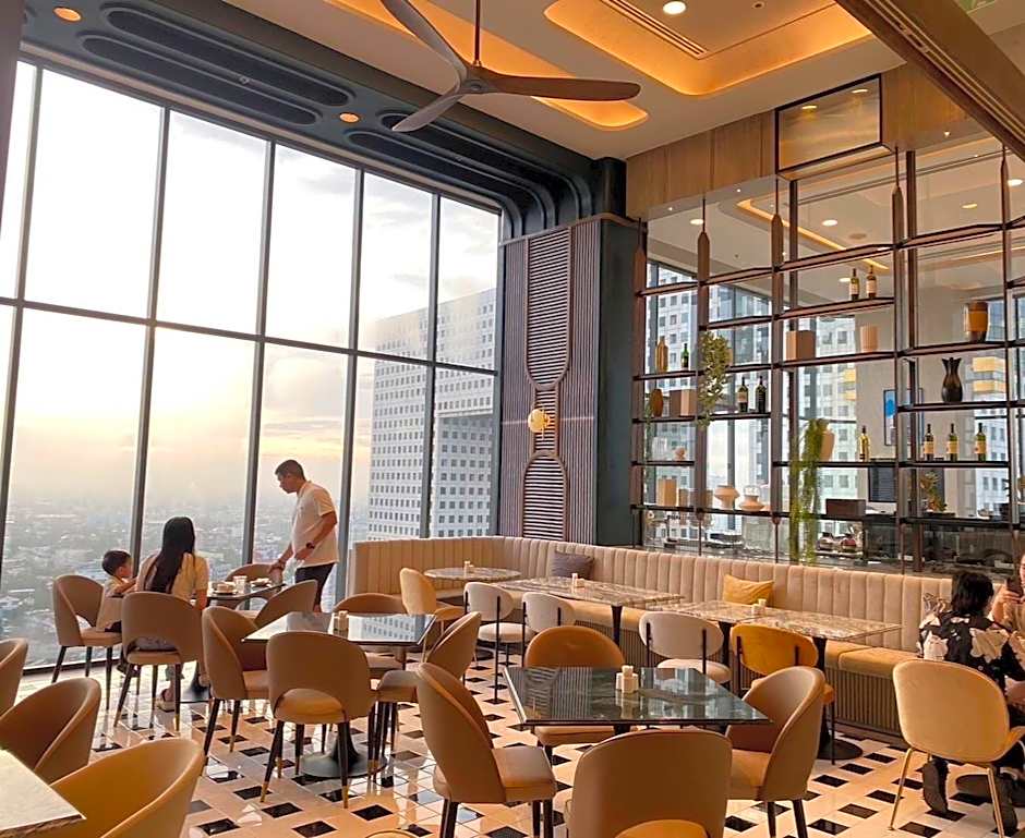 The Quarter Ratchayothin by UHG