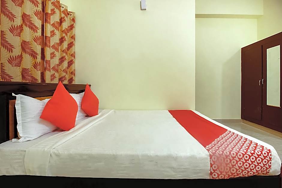 Hotel Shri Chaitra by OYO Rooms – Hyderabad, IA