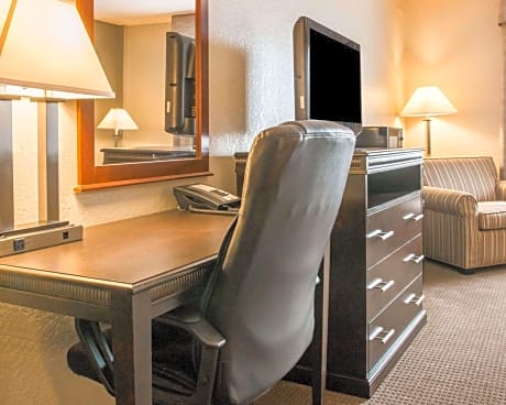 One-Bedroom King Suite with Sofa Bed - Non-Smoking