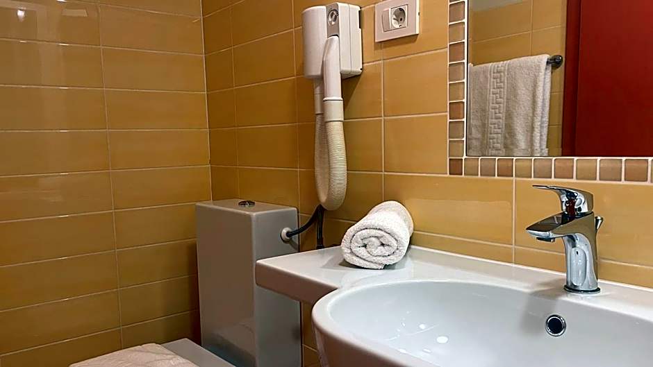 MADONCA ROOMS & RESTAURANT