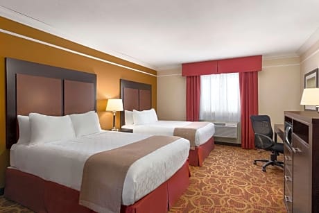 3 Queen Beds Non-Smoking