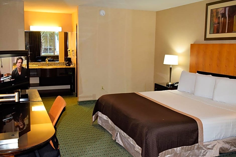 Landmark Inn