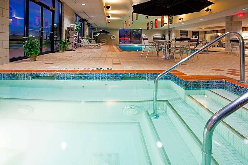 Holiday Inn Express Janesville-I-90 & US Highway 14 By IHG