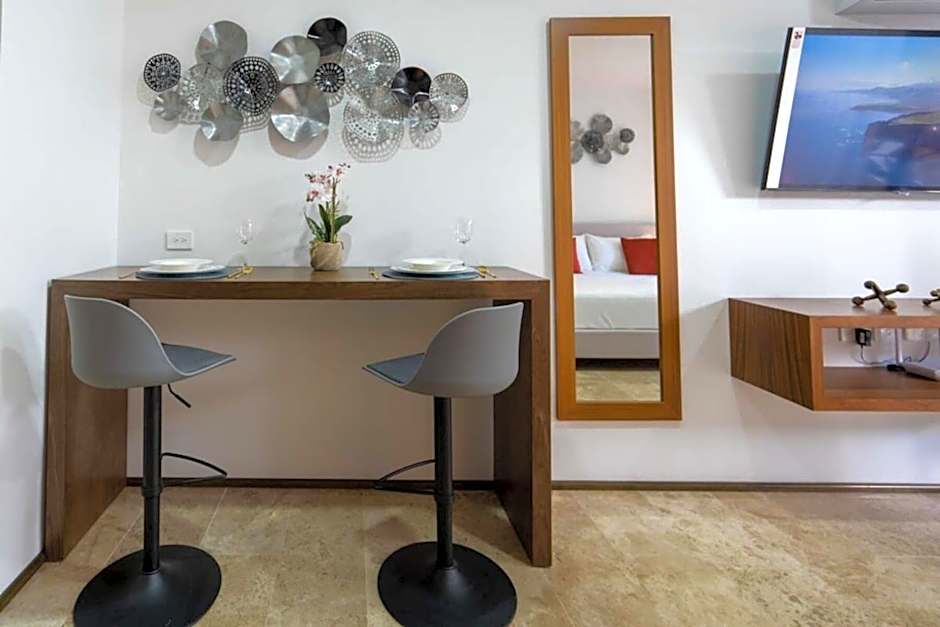 Cozy Studio Pool and Roof Lounge Beach 5 Blocks