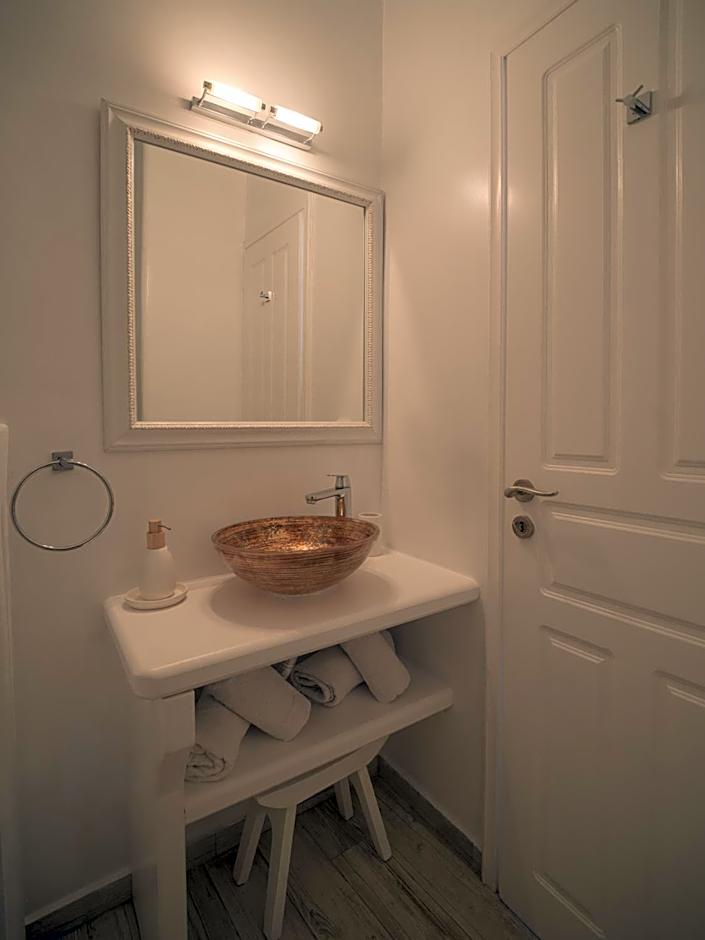 Anemos Cave Suites