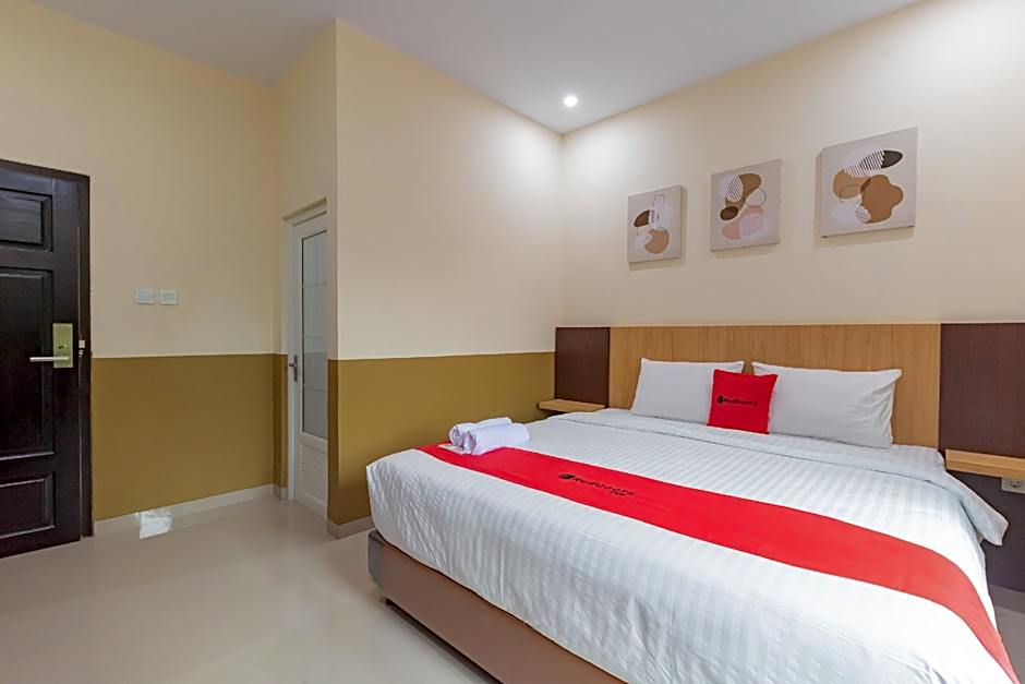 RedDoorz Plus @ La Asiana Guest house