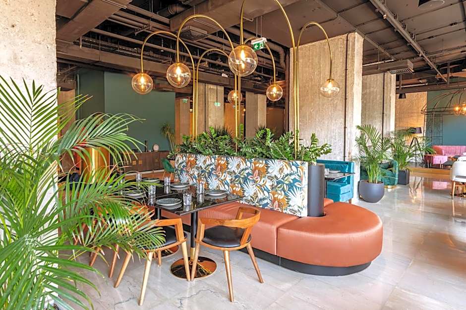  Skylark, Aluma Hotel & Resort