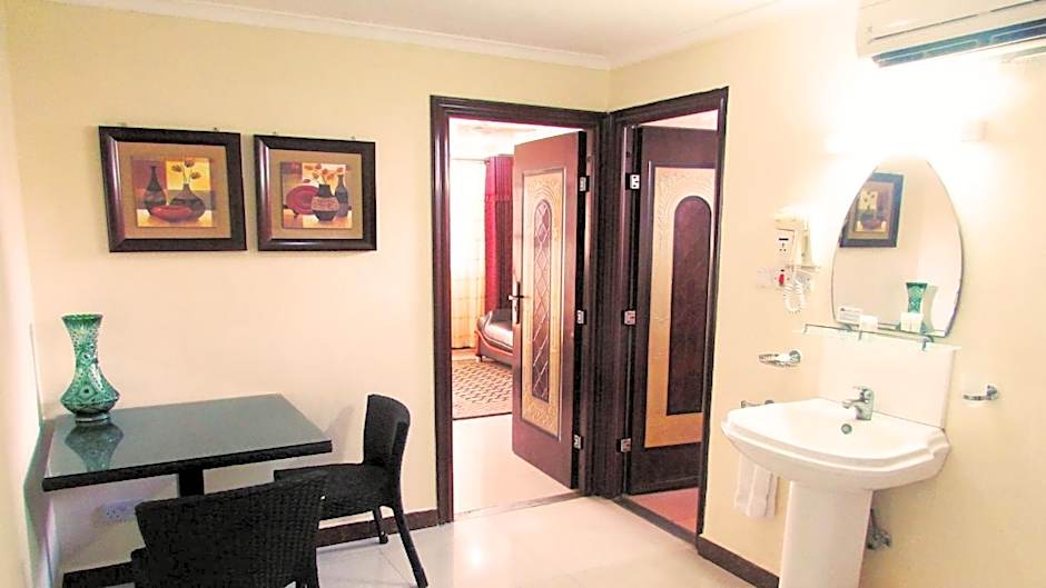 Urban Rose Hotel & Apartments