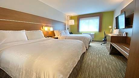 2 Queen Beds Ste Bath Shower Combination