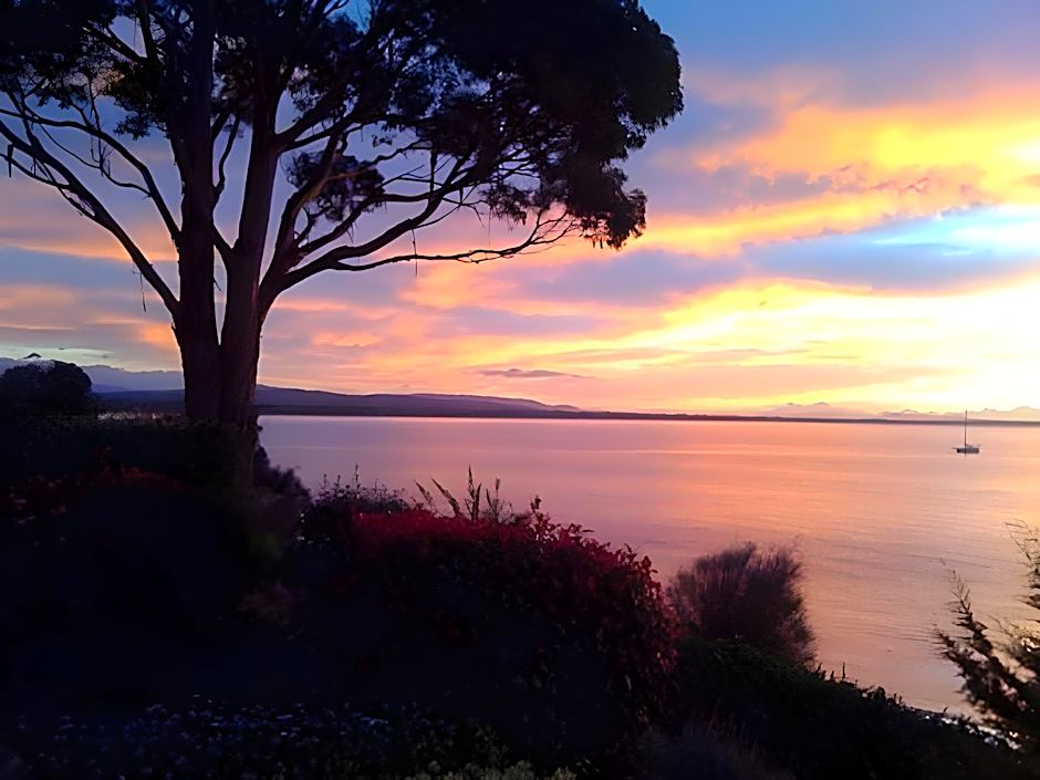 Amoshouse & Swansea Ocean Villas