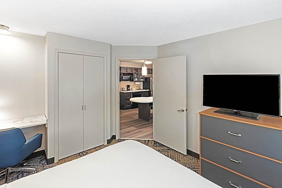 Candlewood Suites Topeka Hotel By IHG