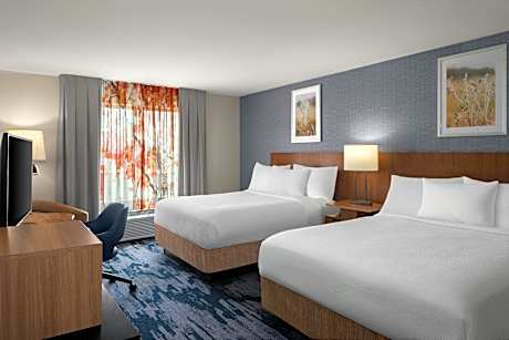 Queen Room with Two Queen Beds and Bathtub - Mobility Access