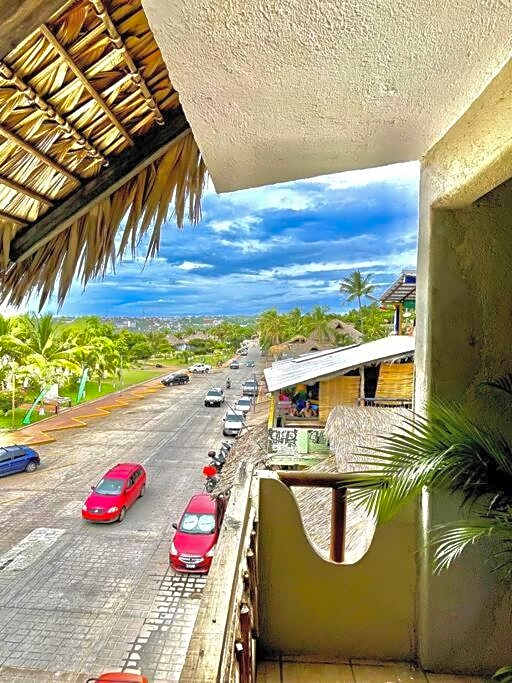 Depa cyrill frente playa Zicatela con AC y alberca