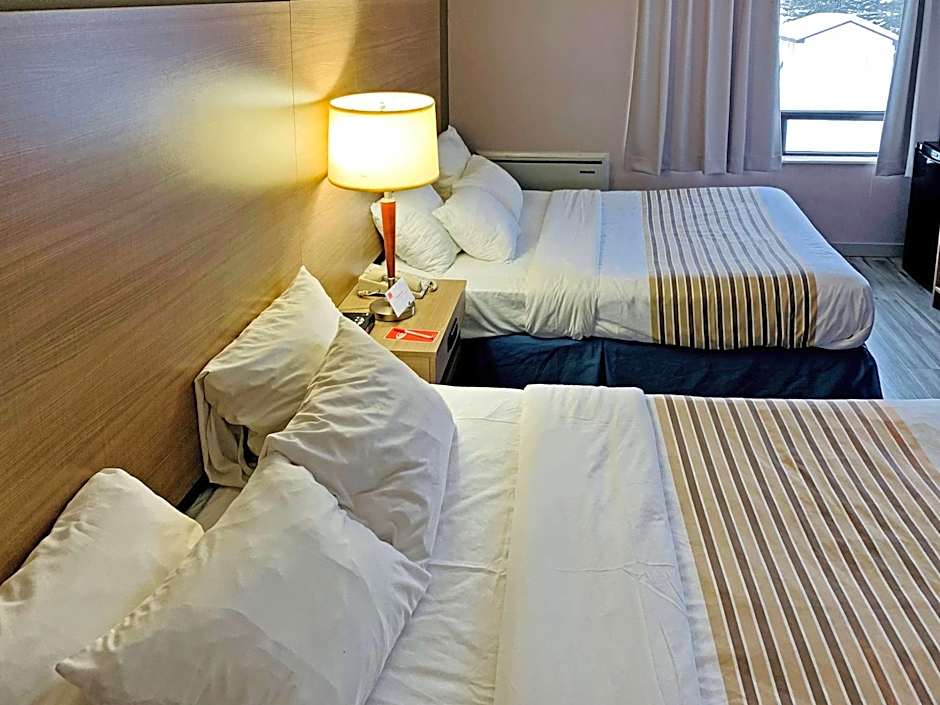 Econo Lodge Quebec Airport