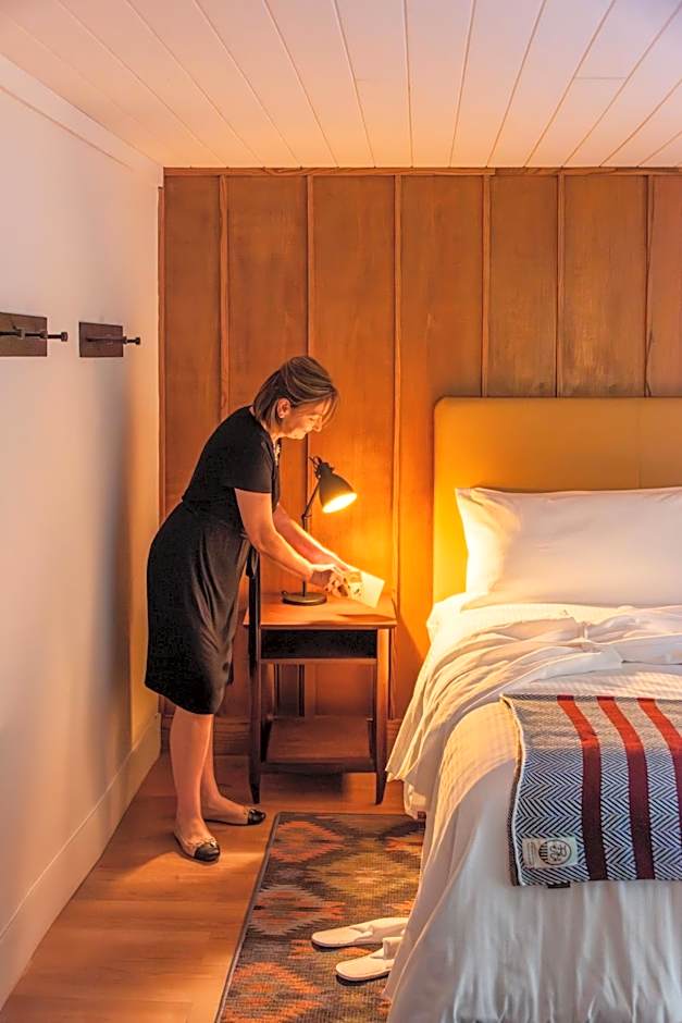 Historic Rocky Waters Inn, A Small Luxury Hotel