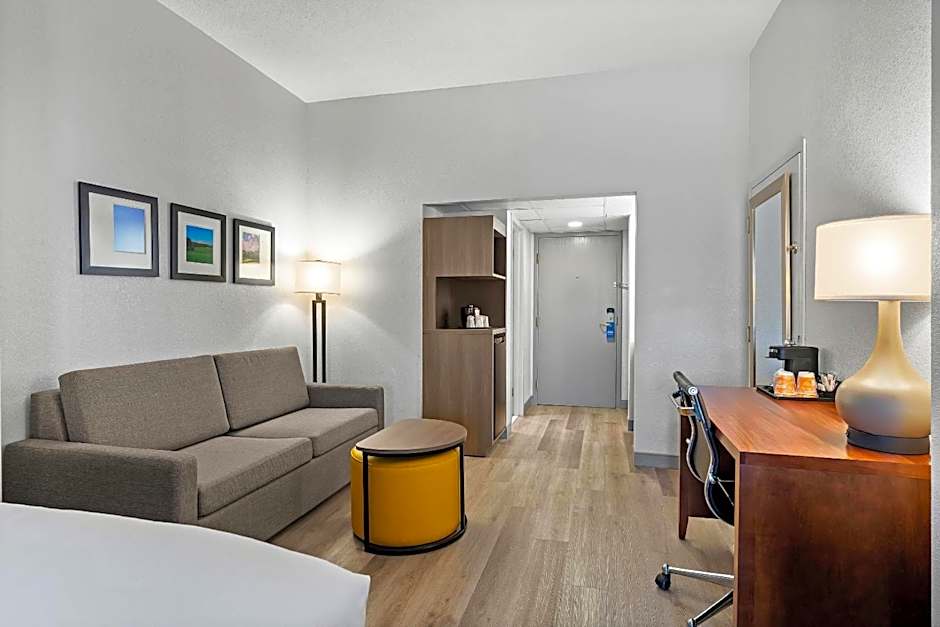Comfort Suites Bethlehem Near Lehigh University and LVI Airport