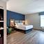 La Quinta Inn & Suites by Wyndham Chattanooga Downtown/South