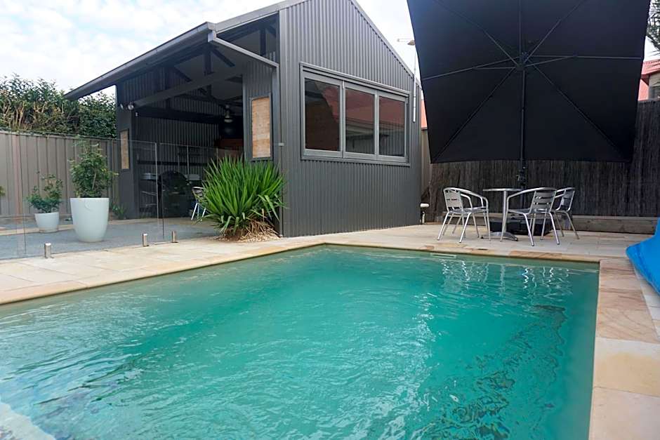 Charles Sturt Suites & Apartments