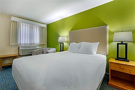 Suite-1 Queen Bed Non-Smoking Separate Bedroom Sofabed Microwave And Refrigerator 2 Bathrooms Full B