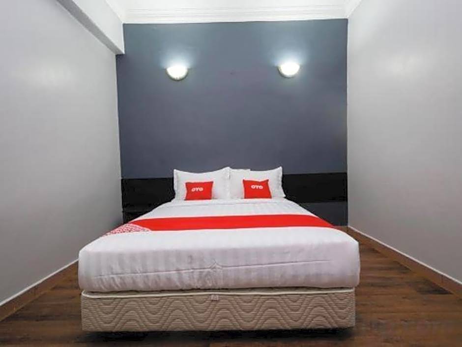 OYO 90324 Muar Station Hotel