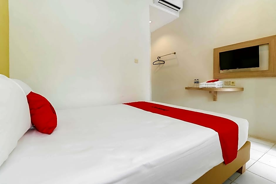 RedDoorz Plus @ Slamet Riyadi