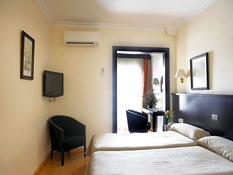 DOUBLE OR TWIN SUPERIOR WITH TERRACE