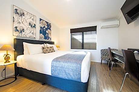 New England Motor Lodge