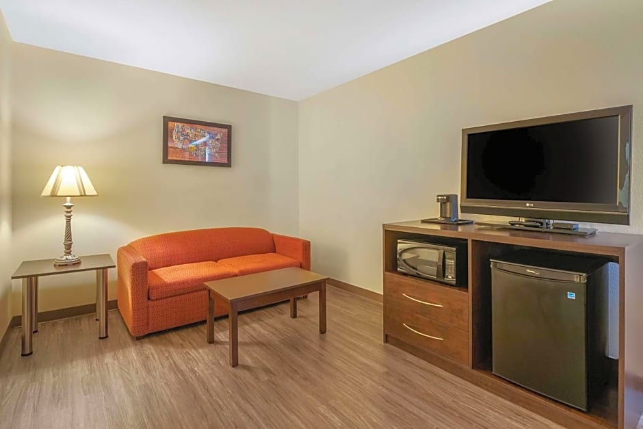 Econo Lodge Inn & Suites Fairgrounds