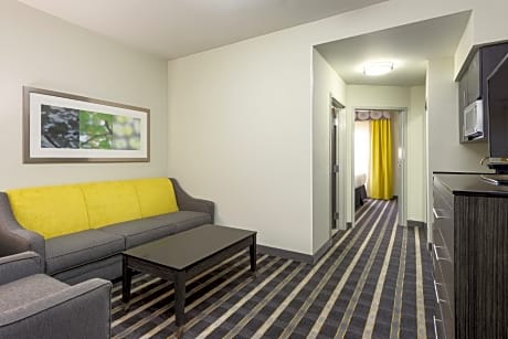 Standard Queen Room with Two Queen Beds and Mobility Accessible Tub