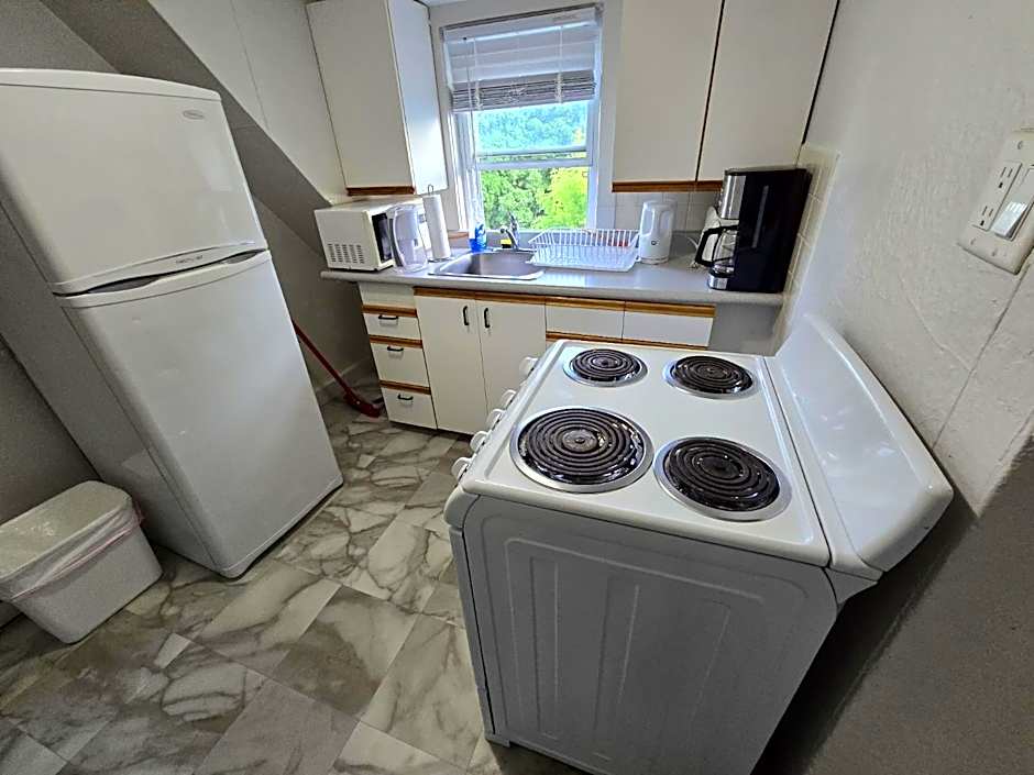 Cozy downtown one bedroom free parking