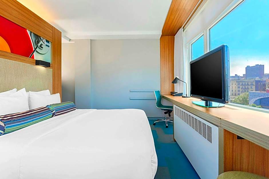 Photo 1 of 4 of 1 King Bed, Hearing Accessible