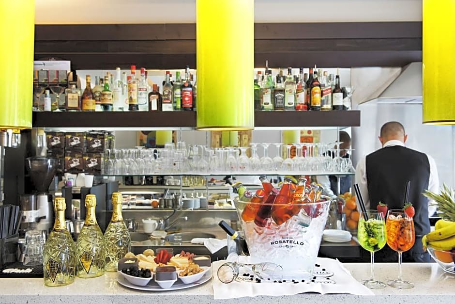 Twenty One Hotel