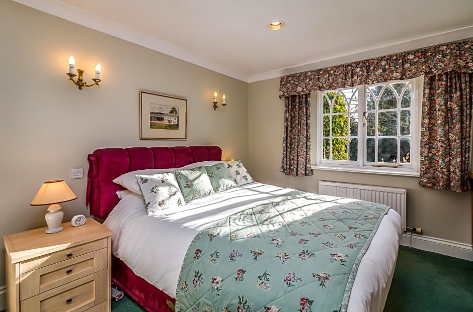 The Lynch Country House