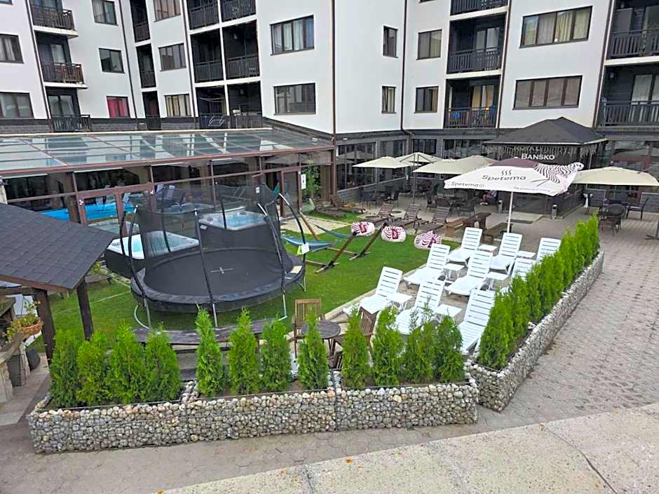 Royal Bansko - Family Apart Hotel With All Inclusive Light or HB&Drinks and Hot Pool & Jacuzzis