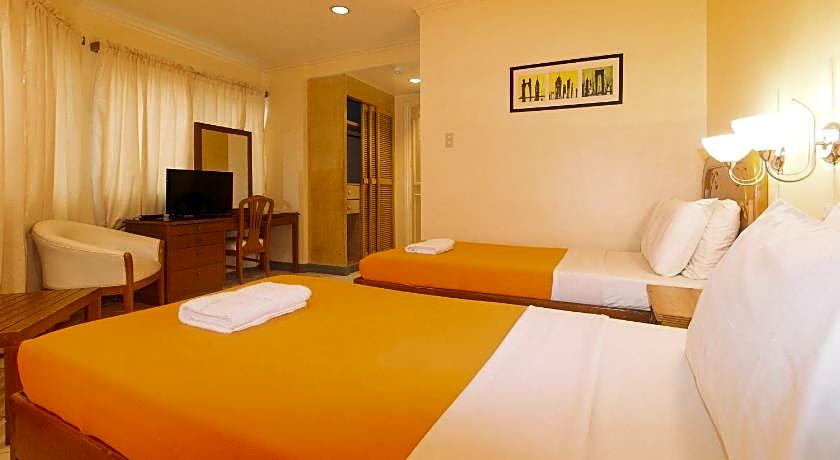 Royal Am Rei Hotel by RedDoorz