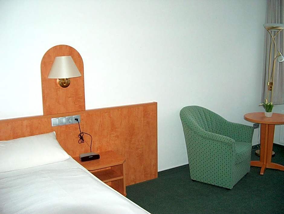 Alter Dorfkrug Am Kanal