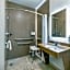 La Quinta Inn & Suites by Wyndham Alvin