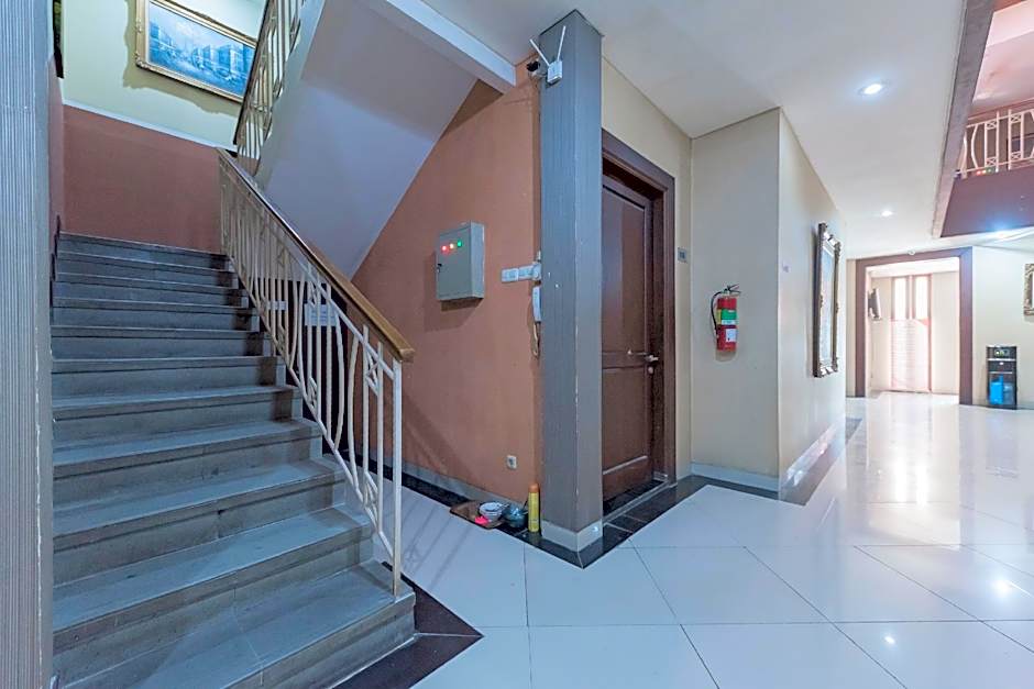 RedDoorz @ La Mega near Pasar Pagi Cirebon