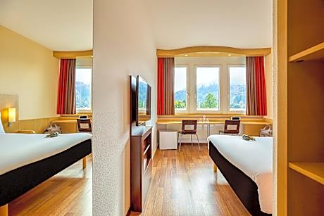 Room with 1 double bed (160 x 200 cm) new sleep  comfort, view of Pilatus