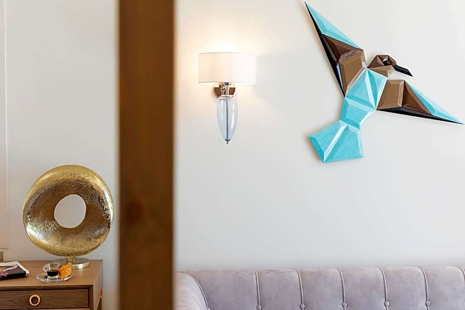 Alexandra Elegance Bridging Generations