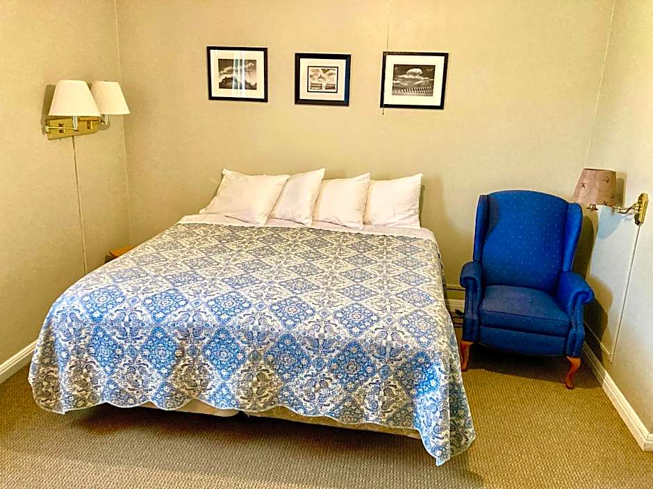 Garden Grove Retreat & Lodging near Pictured Rocks, Fayette, Trails