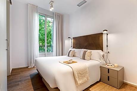 Deluxe Two-Bedroom Apartment (4-6 Adults)