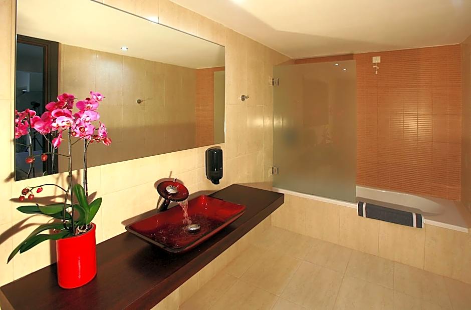 Eurohotel Katrin Suites