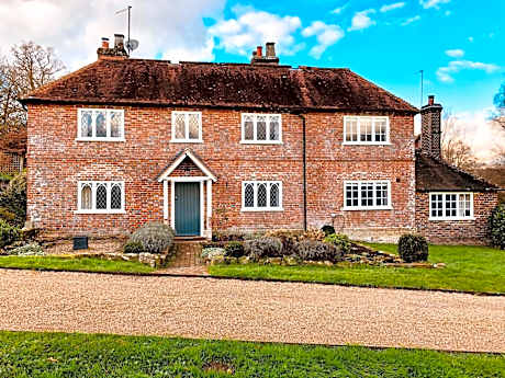 The Dorset Arms Pub & Cottage Rooms