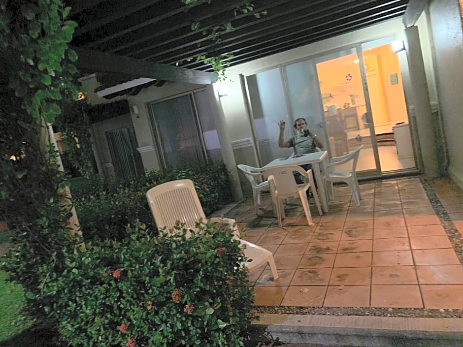 VILLA PARA 5P 4A 1M dentro del Hotel a un lado del Krystal IXTAPA Con Playa WiFi
