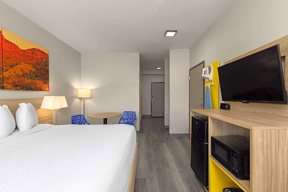Days Inn & Suites by Wyndham Tucson/Marana