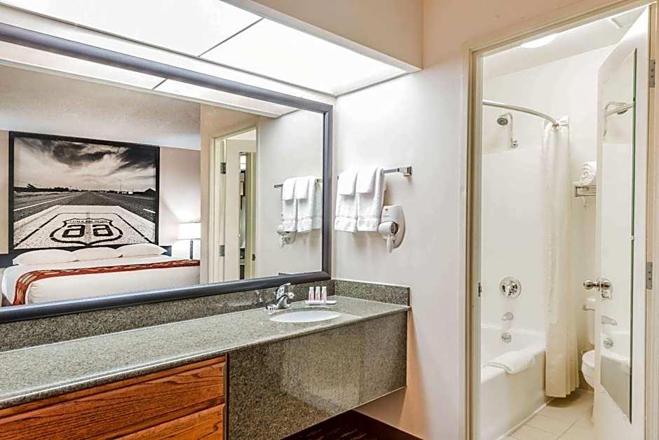 Super 8 by Wyndham Clovis