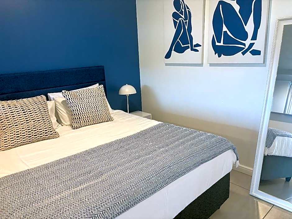 Hugos Seaside Haven E210